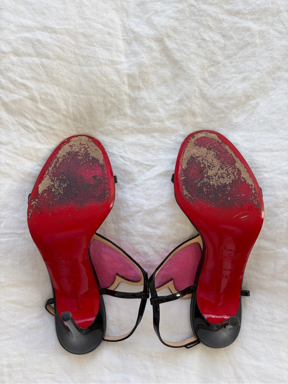 Christian Louboutin Cora Heart Patent Leather T Strap Thong Heels Black Pink - Picture 8 of 10